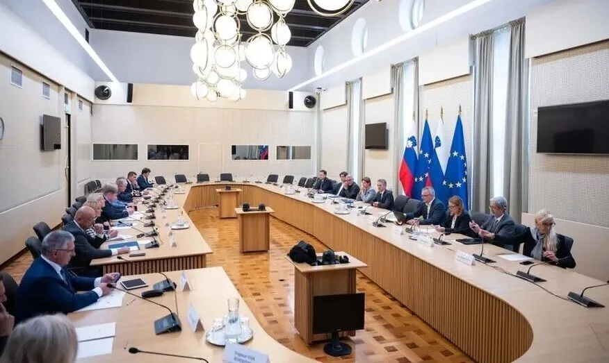 PRI PREDSEDNIKU VLADE