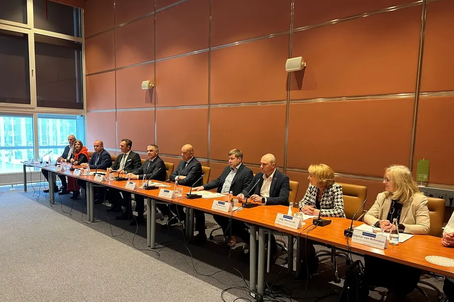 NOVINARSKA KONFERENCA