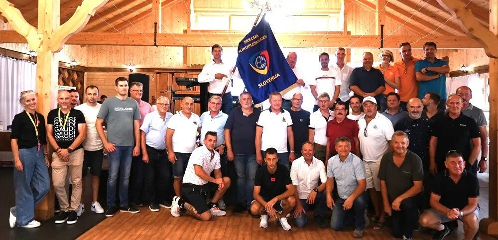 SLIKOPLESKARJI, FASADERJI